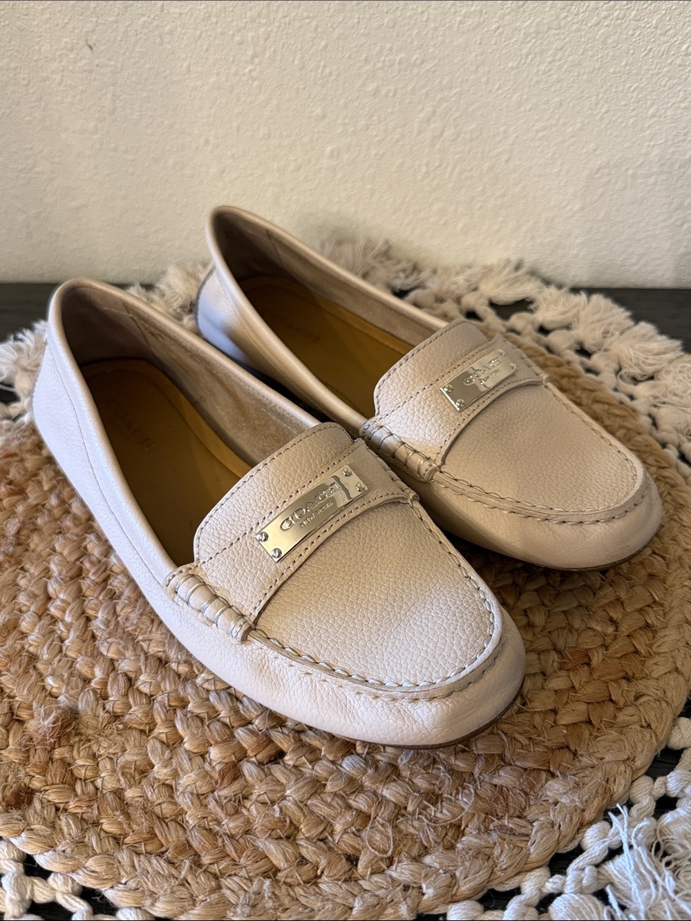 Coach Womens Fredrica Loafers Cream Pebbled Leather Silver Logo Size 7.5 - Picture 10 of 13